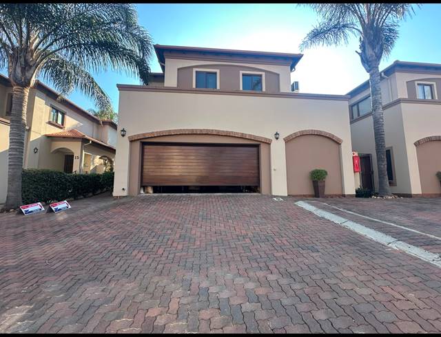 3 BEDROOM TOWNHOUSE FOR SALE IN GLENVISTA